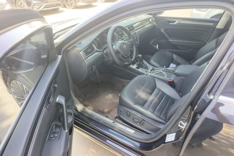 Used Volkswagen Passat 2017 330TSI DSG Luxury Edition Driver Seat