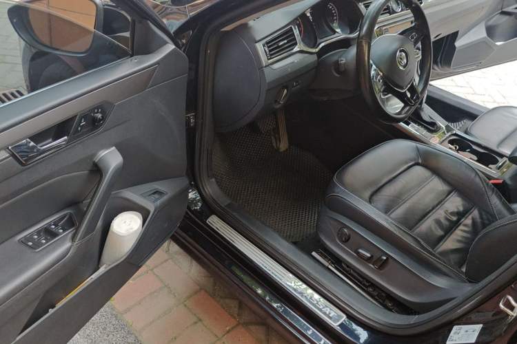 Used Volkswagen Passat 2017 330TSI DSG Luxury Edition Driver Seat