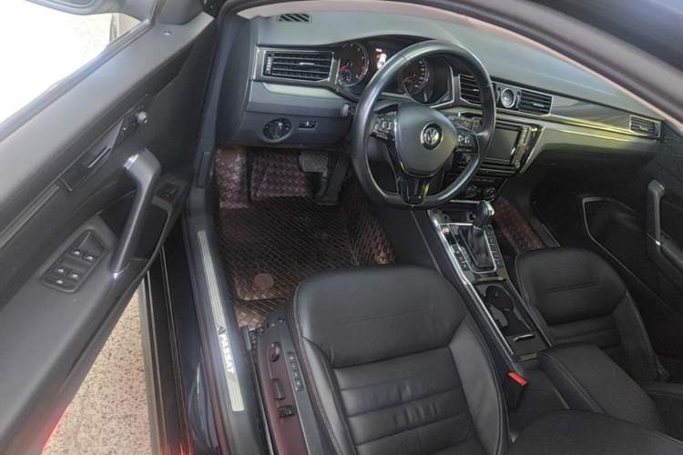 Used Volkswagen Passat 2017 330TSI DSG Luxury Edition Driver Seat