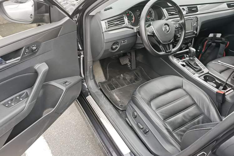 Used Volkswagen Passat 2017 330TSI DSG Luxury Edition Driver Seat