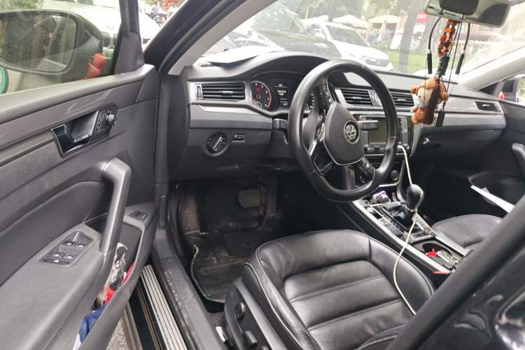 Used Volkswagen Passat 2017 330TSI DSG Luxury Edition Driver Seat