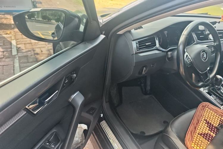 Used Volkswagen Passat 2017 330TSI DSG Luxury Edition Driver Seat