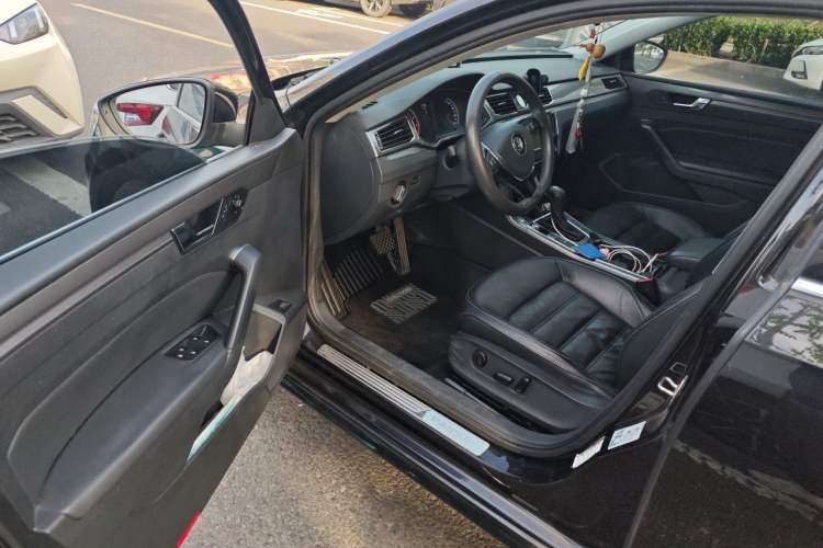 Used Volkswagen Passat 2017 280TSI DSG Luxury Edition Driver Seat