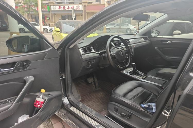 Used Volkswagen Passat 2017 330TSI DSG Luxury Edition Driver Seat