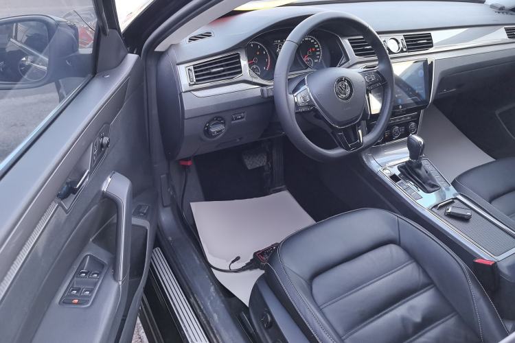 Used Volkswagen Passat 2017 330TSI DSG Luxury Edition Driver Seat