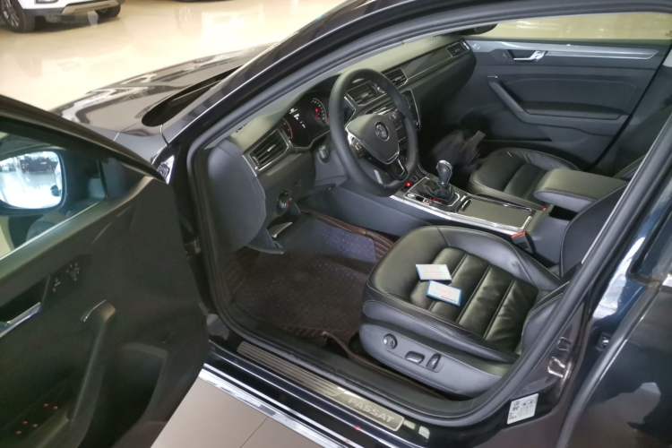 Used Volkswagen Passat 2017 330TSI DSG Luxury Edition Driver Seat