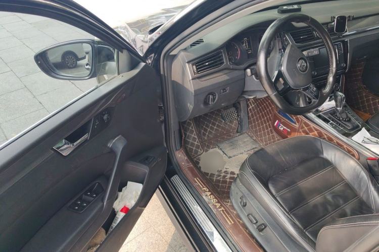 Used Volkswagen Passat 2017 330TSI DSG Luxury Edition Driver Seat