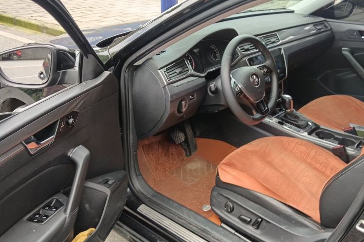 Used Volkswagen Passat 2017 330TSI DSG Luxury Edition Driver Seat