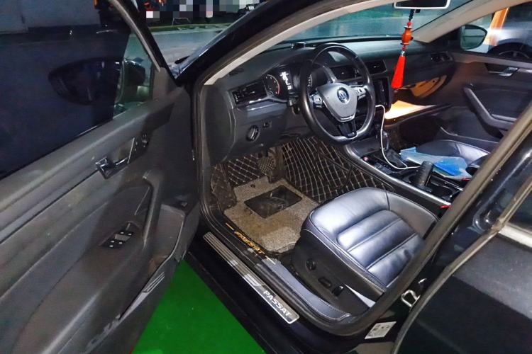 Used Volkswagen Passat 2017 330TSI DSG Luxury Edition Driver Seat