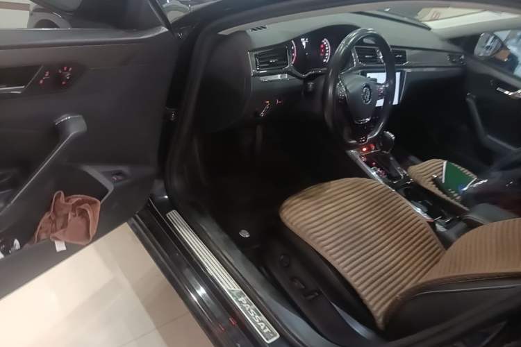 Used Volkswagen Passat 2017 280TSI DSG Luxury Edition Driver Seat