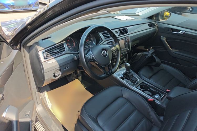 Used Volkswagen Passat 2017 330TSI DSG Luxury Edition Driver Seat