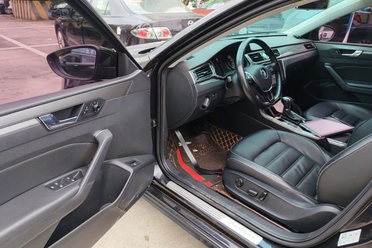 Used Volkswagen Passat 2017 330TSI DSG Luxury Edition Driver Seat