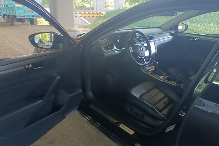 Used Volkswagen Passat 2017 330TSI DSG Luxury Edition Driver Seat
