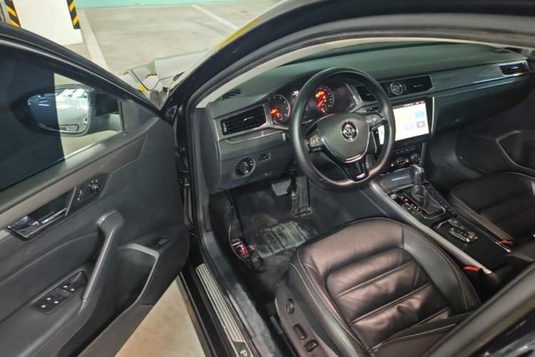 Used Volkswagen Passat 2017 330TSI DSG Luxury Edition Driver Seat