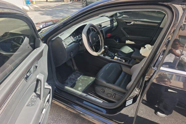 Used Volkswagen Passat 2017 330TSI DSG Prestige Edition Driver Seat