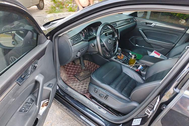 Used Volkswagen Passat 2017 380TSI DSG Prestige Edition Driver Seat