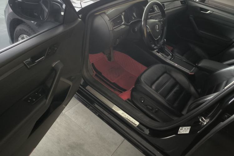 Used Volkswagen Passat 2017 330TSI DSG Luxury Edition Driver Seat