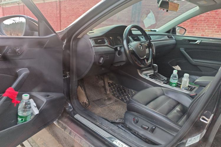 Used Volkswagen Passat 2017 330TSI DSG Luxury Edition Driver Seat