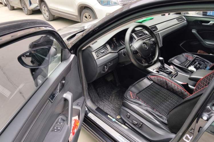 Used Volkswagen Passat 2017 330TSI DSG Luxury Edition Driver Seat