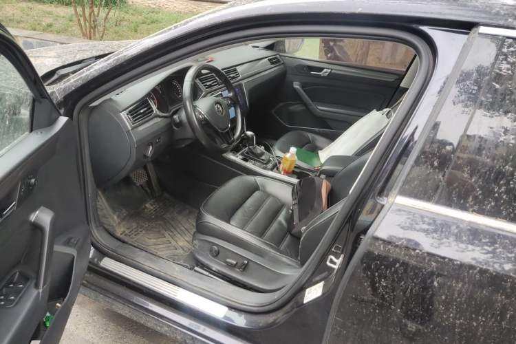 Used Volkswagen Passat 2017 330TSI DSG Luxury Edition Driver Seat