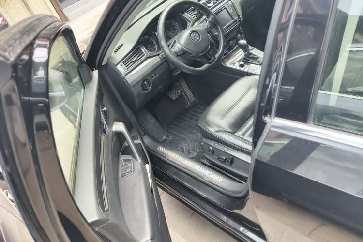 Used Volkswagen Passat 2017 330TSI DSG Luxury Edition Driver Seat