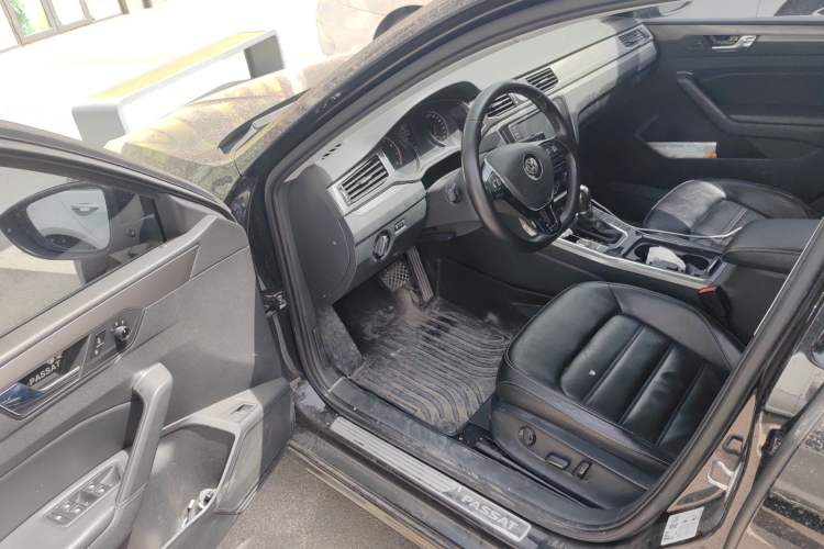 Used Volkswagen Passat 2017 330TSI DSG Luxury Edition Driver Seat