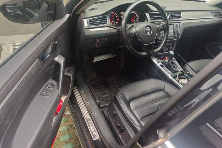 Used Volkswagen Passat 2017 330TSI DSG Luxury Edition Driver Seat