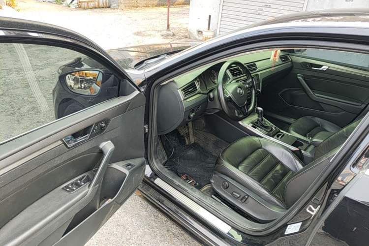 Used Volkswagen Passat 2017 280TSI DSG Luxury Edition Driver Seat