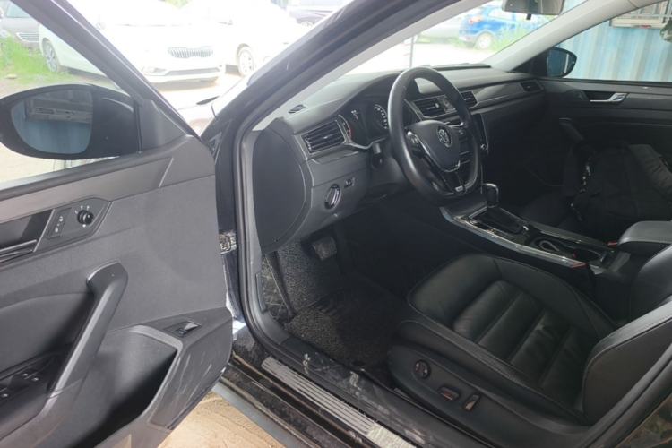 Used Volkswagen Passat 2017 330TSI DSG Luxury Edition Driver Seat