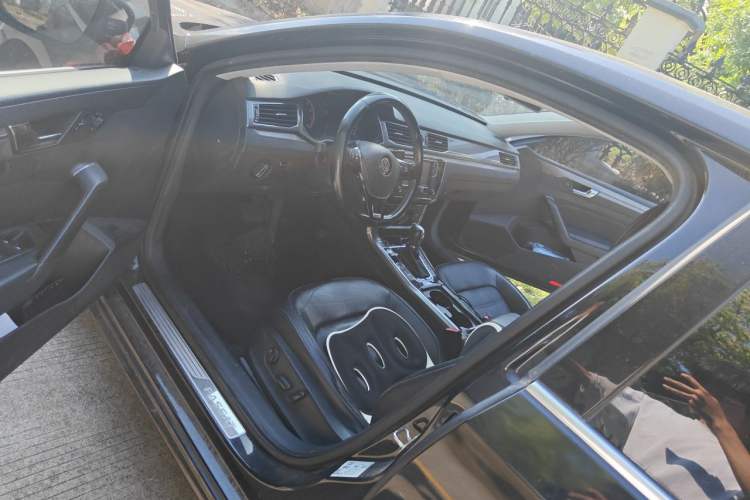 Used Volkswagen Passat 2017 330TSI DSG Luxury Edition Driver Seat