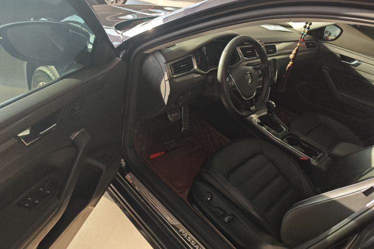 Used Volkswagen Passat 2017 330TSI DSG Luxury Edition Driver Seat