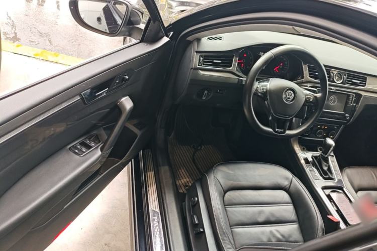 Used Volkswagen Passat 2017 280TSI DSG Luxury Edition Driver Seat