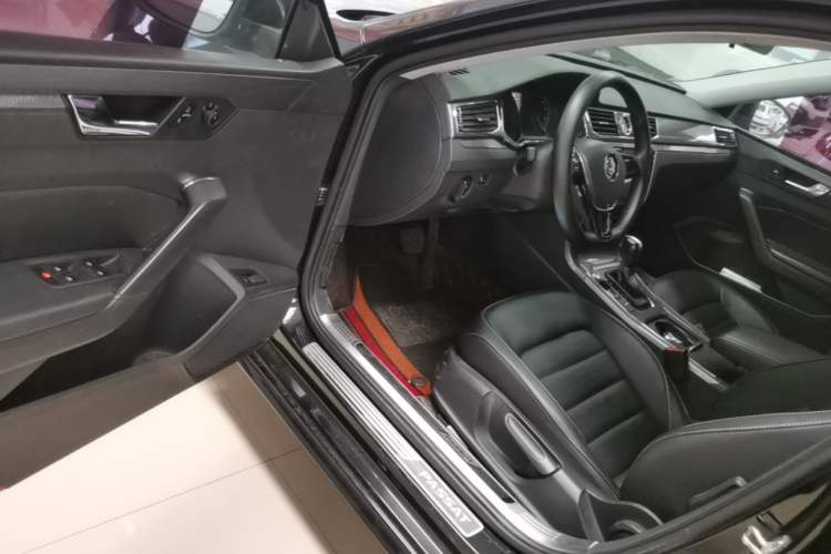 Used Volkswagen Passat 2017 1.8TSI DSG Government Procurement Version (CEA Engine) Driver Seat
