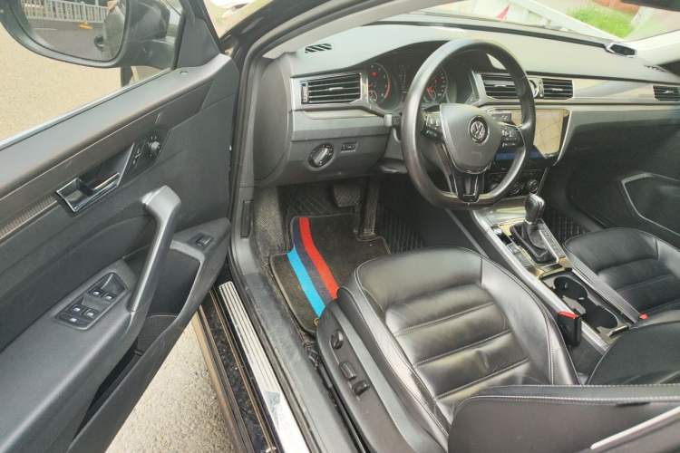 Used Volkswagen Passat 2017 330TSI DSG Luxury Edition Driver Seat