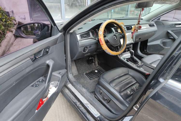 Used Volkswagen Passat 2017 330TSI DSG Luxury Edition Driver Seat