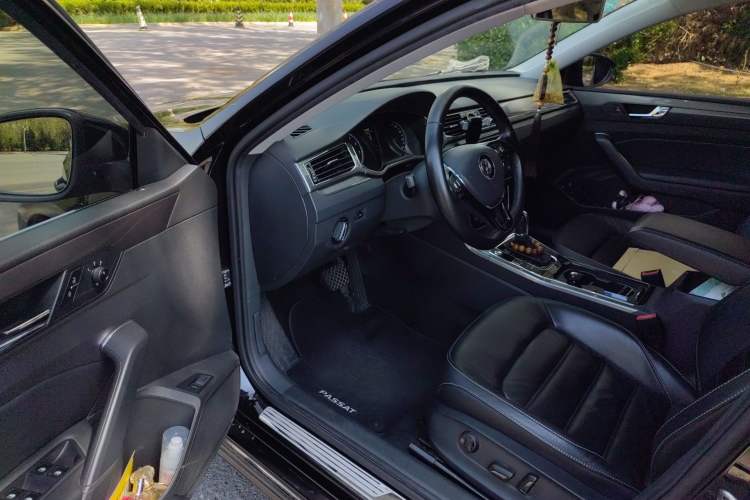 Used Volkswagen Passat 2017 330TSI DSG Luxury Edition Driver Seat