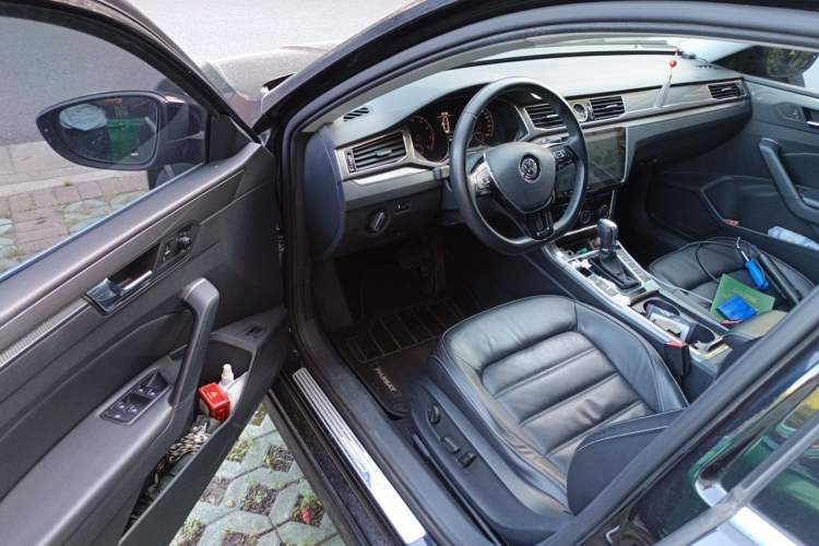 Used Volkswagen Passat 2017 330TSI DSG Luxury Edition Driver Seat