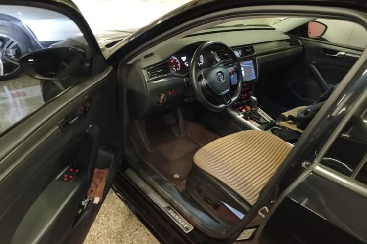 Used Volkswagen Passat 2017 280TSI DSG Luxury Edition Driver Seat