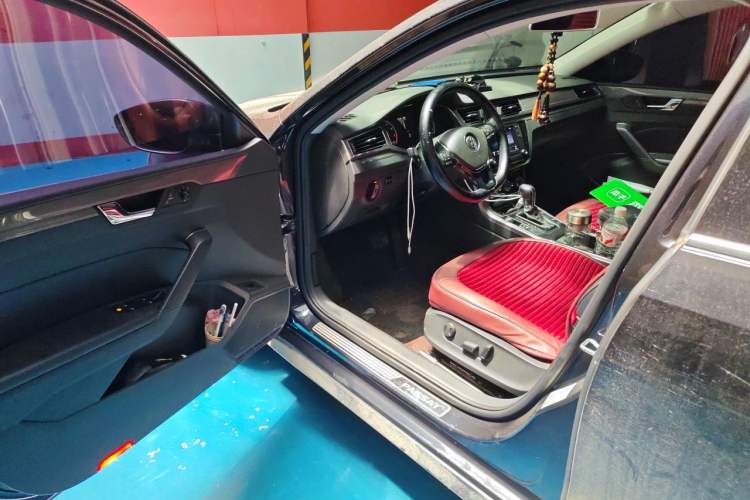 Used Volkswagen Passat 2017 330TSI DSG Luxury Edition Driver Seat