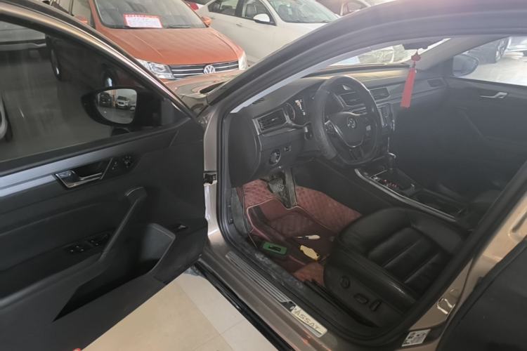 Used Volkswagen Passat 2017 330TSI DSG Luxury Edition Driver Seat