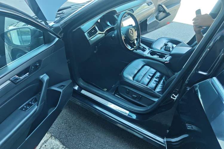 Used Volkswagen Passat 2017 330TSI DSG Luxury Edition Driver Seat