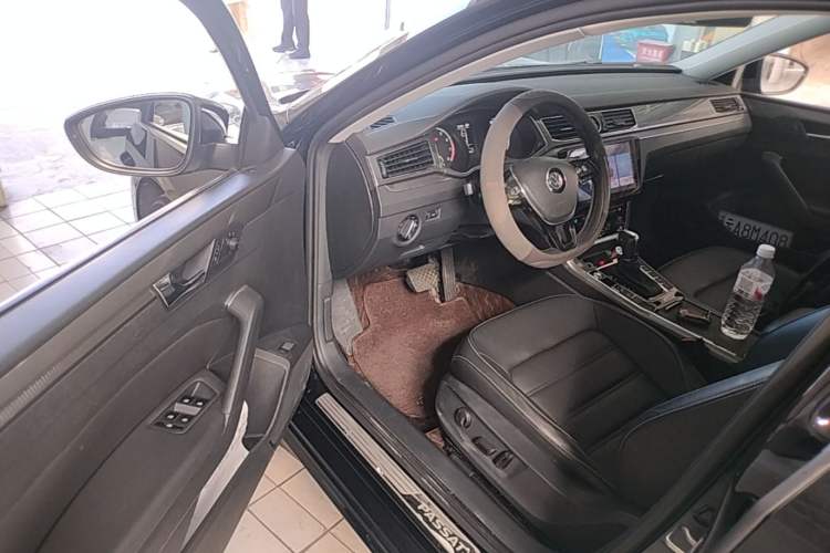 Used Volkswagen Passat 2017 330TSI DSG Luxury Edition Driver Seat