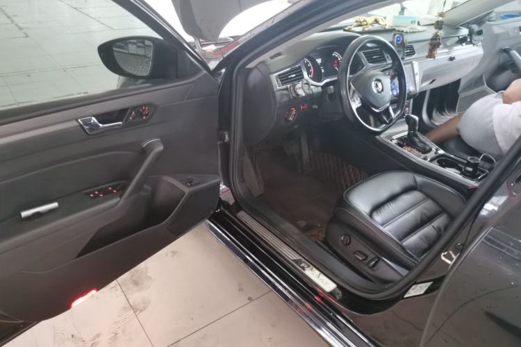 Used Volkswagen Passat 2017 330TSI DSG Luxury Edition Driver Seat
