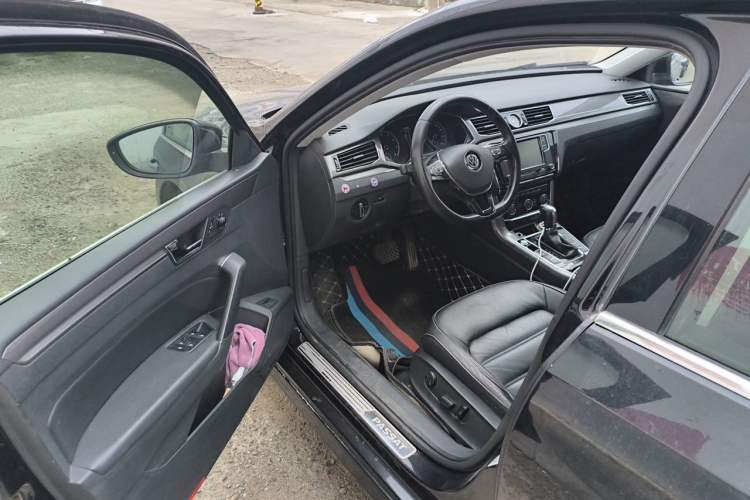 Used Volkswagen Passat 2017 330TSI DSG Luxury Edition Driver Seat
