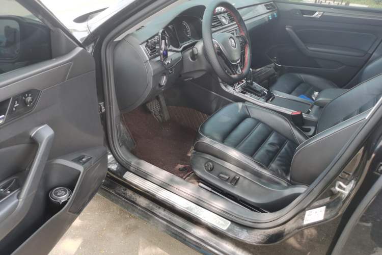 Used Volkswagen Passat 2017 330TSI DSG Luxury Edition Driver Seat
