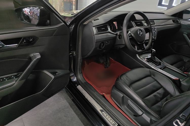 Used Volkswagen Passat 2017 1.8TSI DSG Government Procurement Version (CEA Engine) Driver Seat