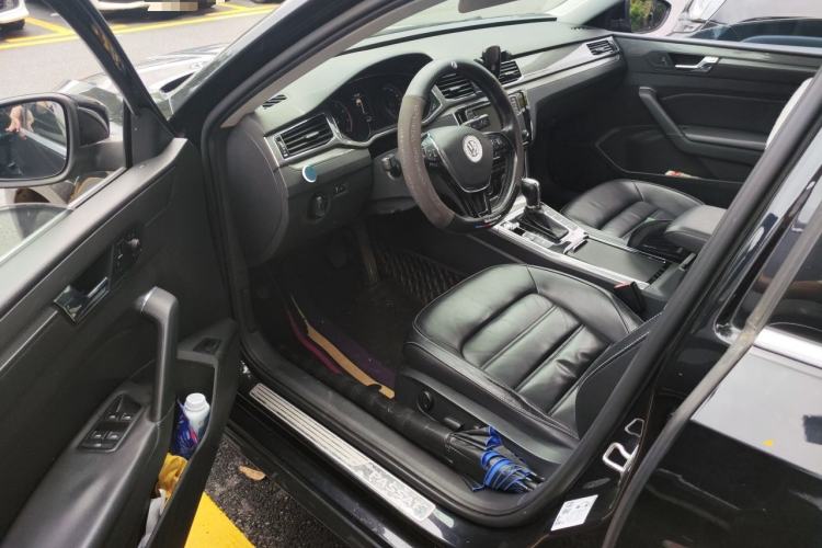 Used Volkswagen Passat 2017 280TSI DSG Luxury Edition Driver Seat