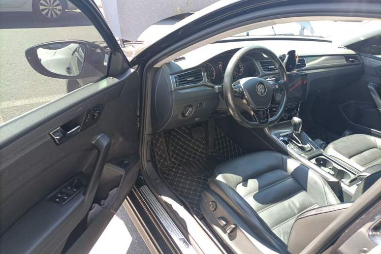 Used Volkswagen Passat 2017 330TSI DSG Luxury Edition Driver Seat