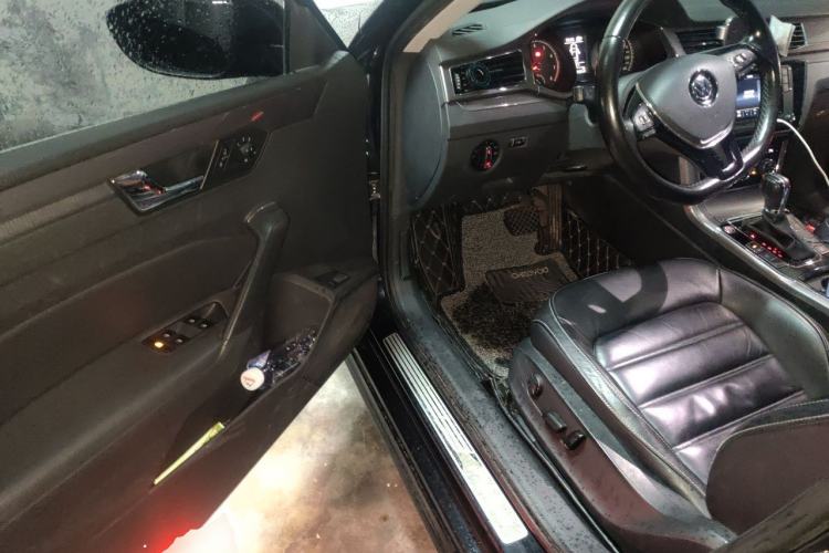Used Volkswagen Passat 2017 330TSI DSG Luxury Edition Driver Seat