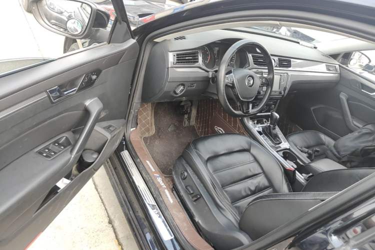 Used Volkswagen Passat 2017 330TSI DSG Luxury Edition Driver Seat